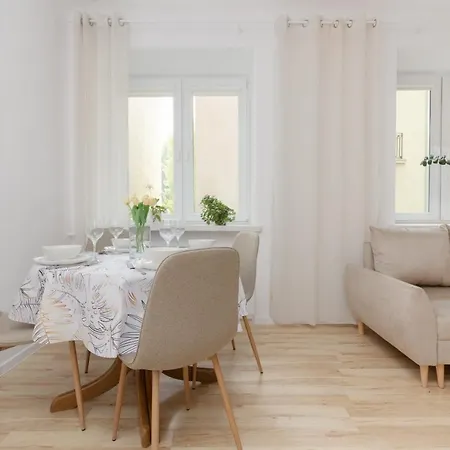 Bright Wola Near Metro Station By Renters