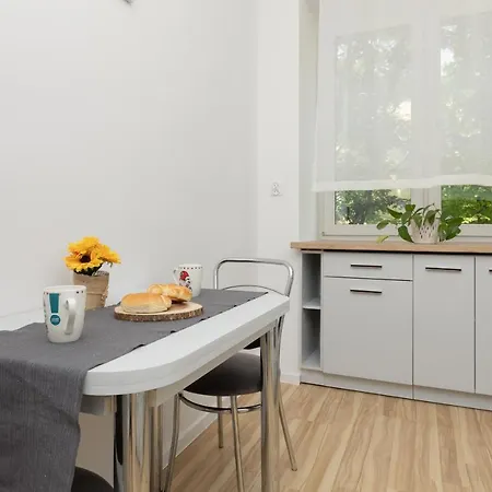 Bright Wola Near Metro Station By Renters Apartment