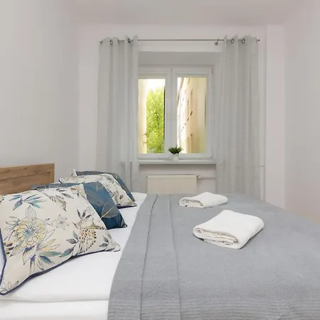Bright Wola Near Metro Station By Renters Apartment